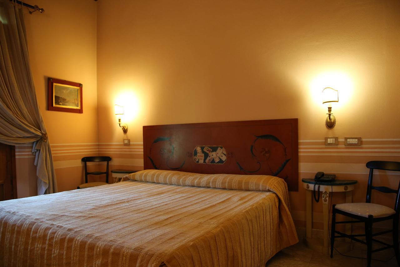 Hotel Il Piccolo Castello Monteriggioni Exterior foto
