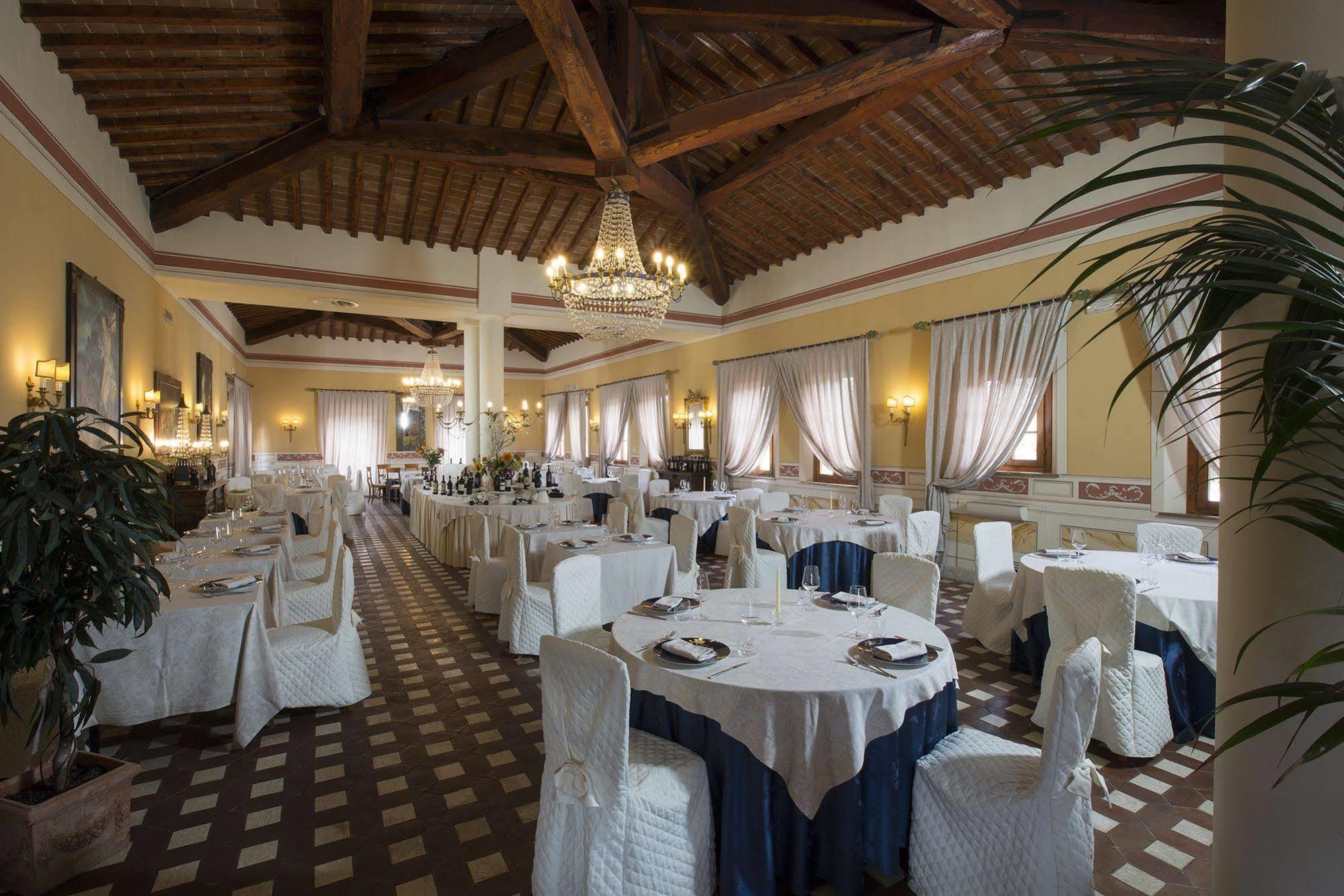 Hotel Il Piccolo Castello Monteriggioni Exterior foto